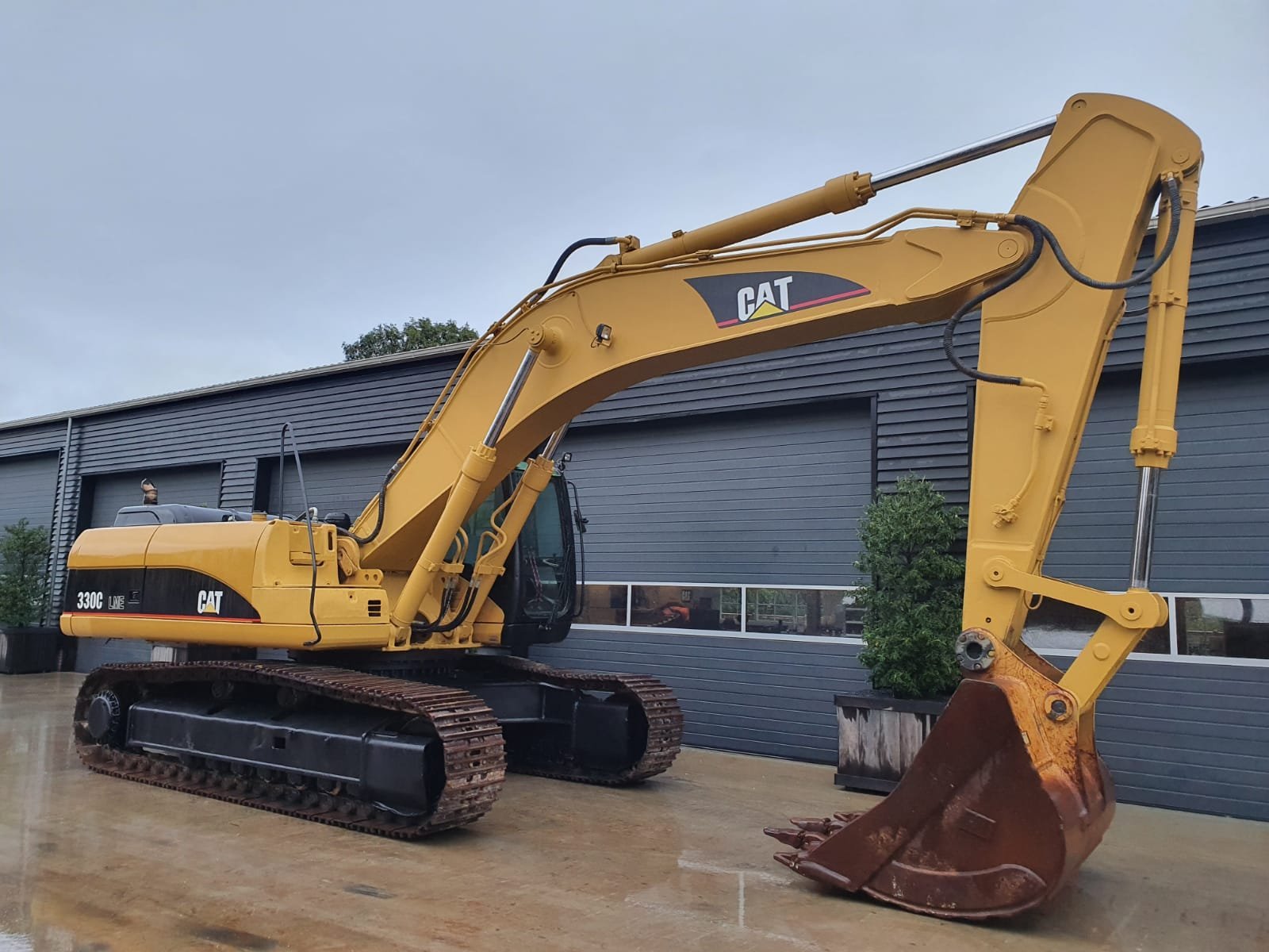 2005-Caterpillar-330C-002.jpeg Excavadora de cadenas Caterpillar 330C 2005 – 14.400 horas – 32,4 toneladas - Imagen 1