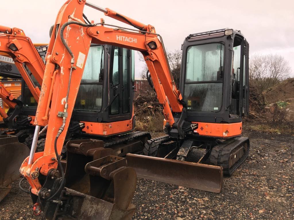 Hitachi-ZX30U-01.jpg Miniexcavadora de ocasión Hitachi ZX30U-2 (2008) – 3,4 t – motor Yanmar de 22,3 kW - Imagen 1