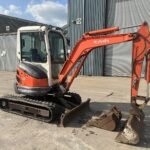 Kubota U27-4 (2018) – miniexcavadora de 2,7 t con enganche hidráulico rotativo