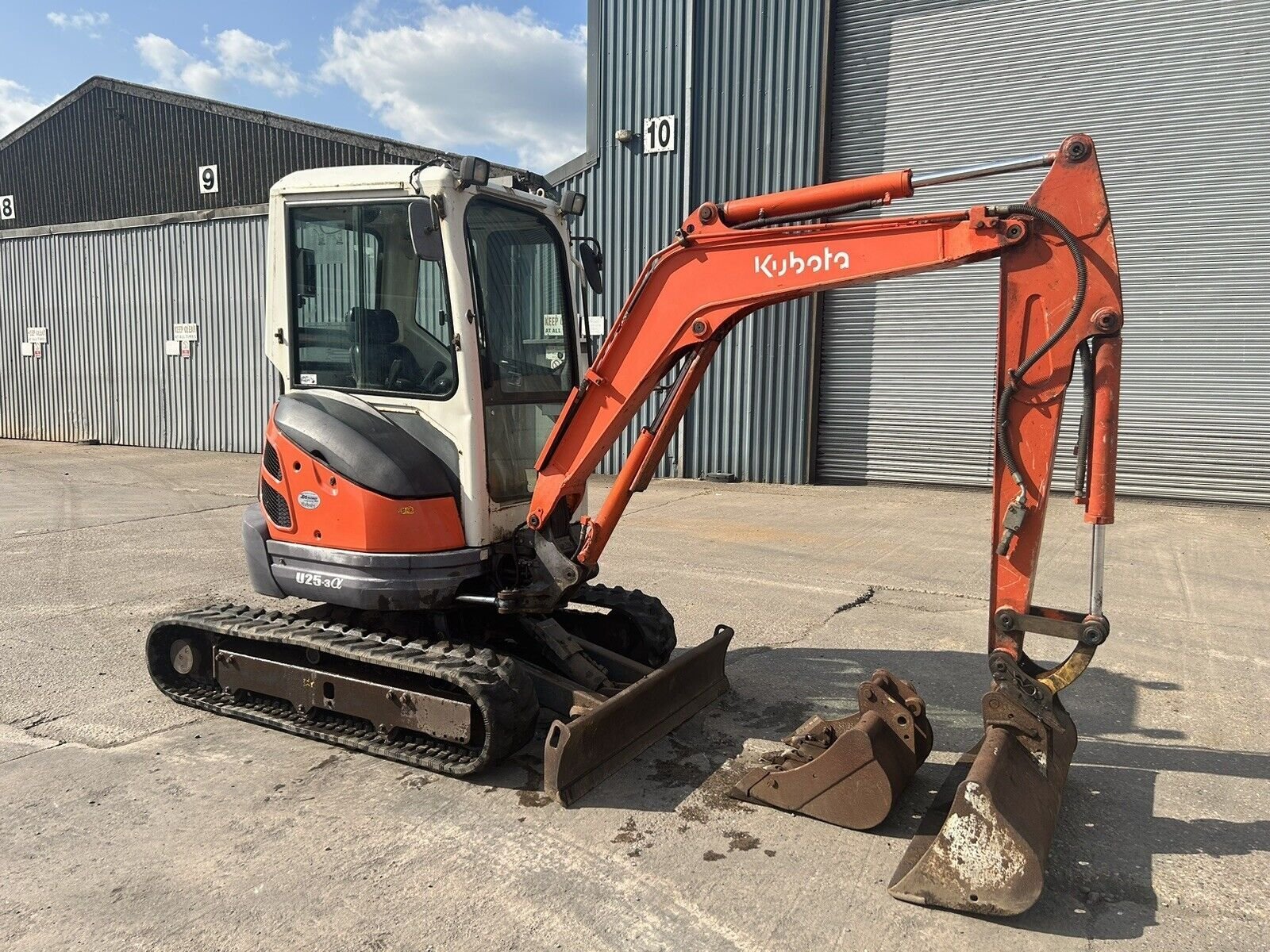 Kubota-U25-006.jpg Kubota U27-4 (2018) – miniexcavadora de 2,7 t con enganche hidráulico rotativo - Imagen 1