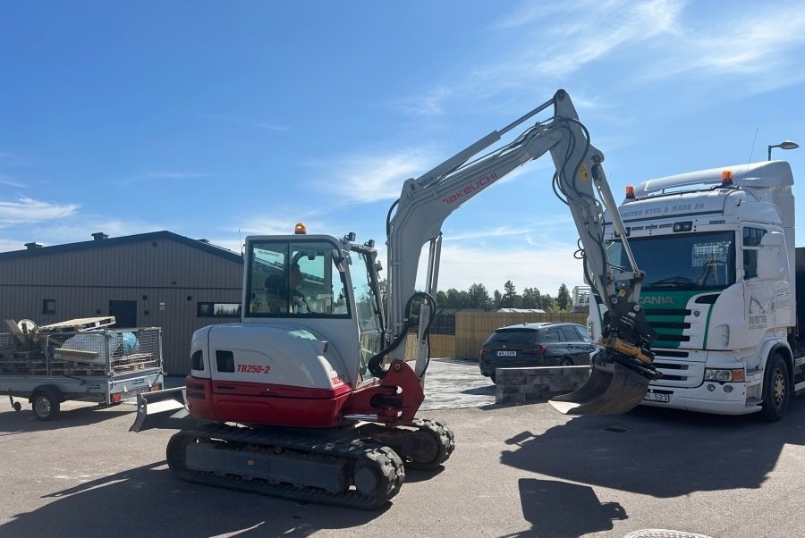 TAKEUCHI-TB250-2-2020-03.jpg Miniexcavadora de ocasión Takeuchi TB250-2 – 5,1 t, 2020, 1.174 h, motor Yanmar de 29,1 kW - Imagen 1
