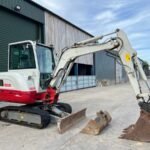 Takeuchi TB230 2020 – miniexcavadora de 2,9 t con 2.049 h, motor Yanmar de 18,2 kW