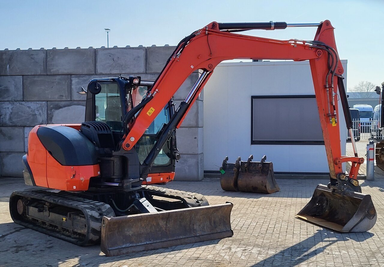 Used-Construction-equipment-Kubota-KX080-Track-04.jpg Kubota KX080-4A2 2020 – miniexcavadora de 8 t con 2.955 h, cazo de 0,25 m³, motor de 46,5 kW - Imagen 1