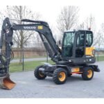 Excavadora de ruedas Volvo EW60E 2022 – 117 horas – tiltrotator y accesorios
