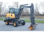Excavadora de ruedas Volvo EW60E 2022 – 117 horas – tiltrotator y accesorios - Imagen 3