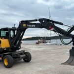 Excavadora de ruedas Volvo EW60E 2017 – 5,9 t – martillo + 3 accesorios – 3.635 h